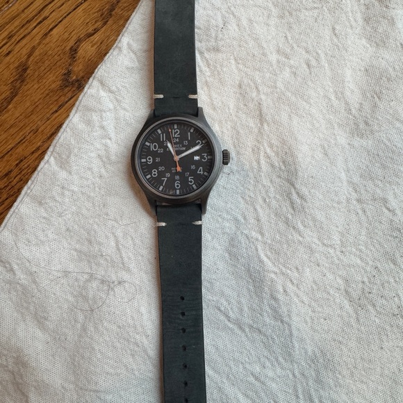Timex Expedition Olive green  Leather Strap Watch - Picture 3 of 5
